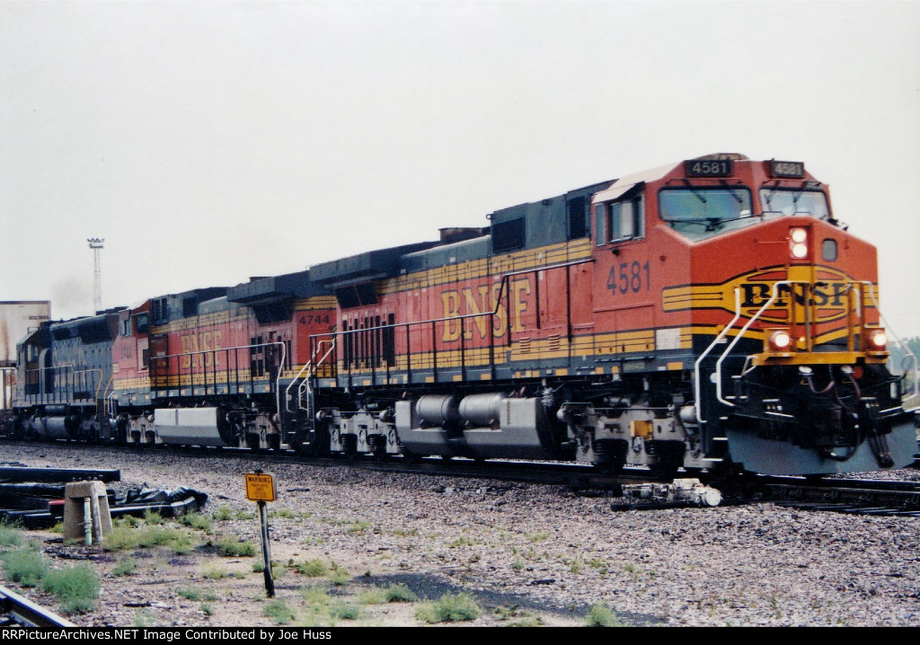 BNSF 4581 East